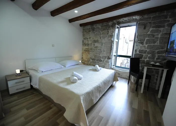 Guest house Top Center Split