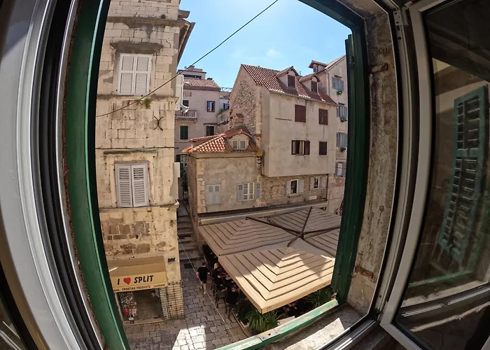 Guest house Top Center Split