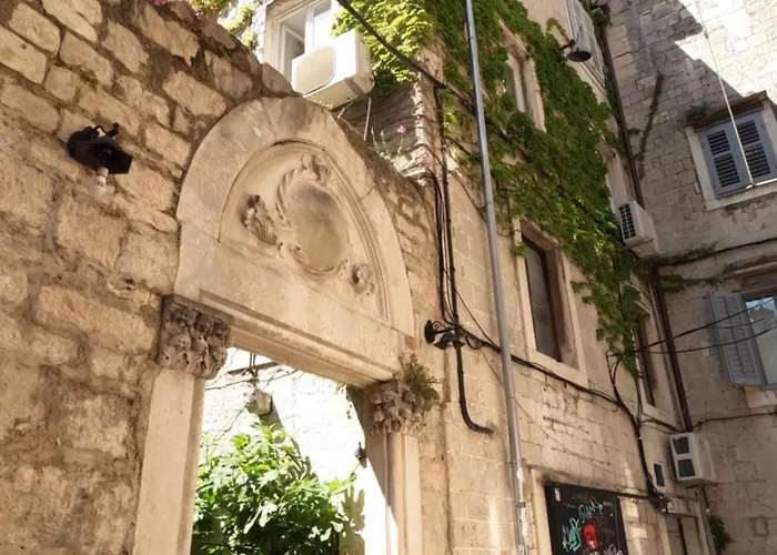 Top Center Guest house