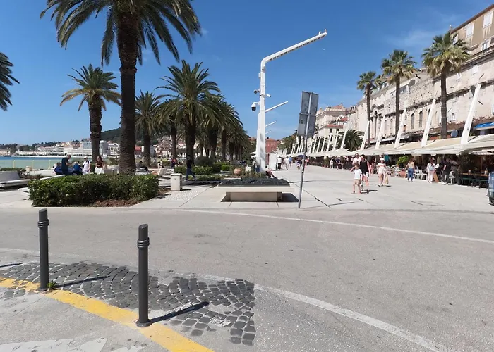 Guest house Top Center Split