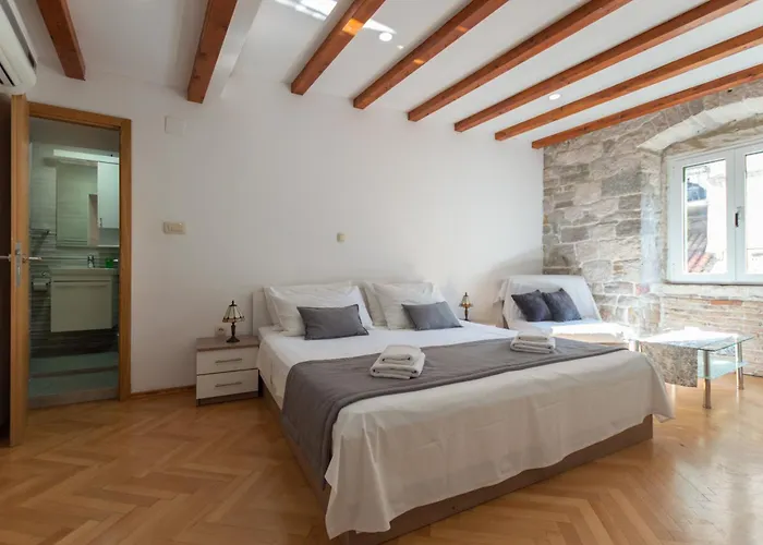 Guest house Top Center Split