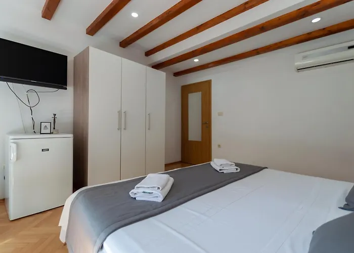 Top Center Guest house